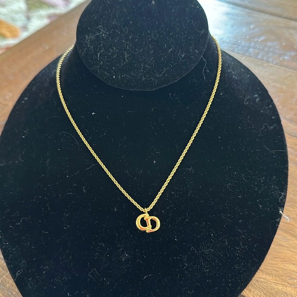 Gorgeous excellent use condition Dior necklace